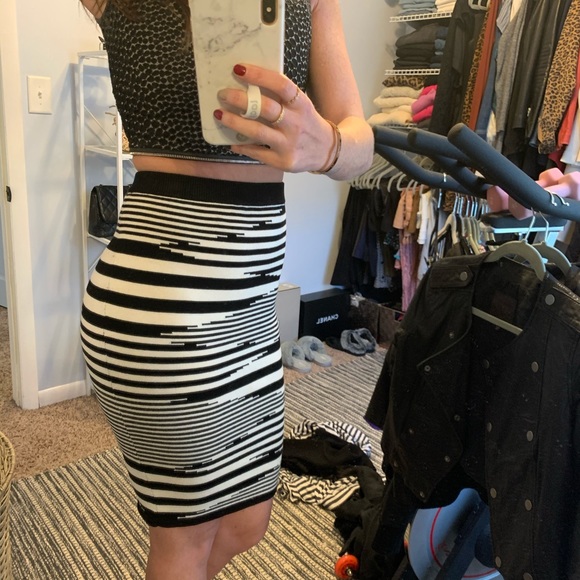Intermix knit pencil skirt - Picture 2 of 2